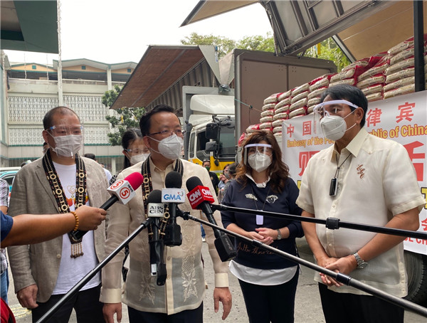 中國駐菲律賓大使館向菲方捐贈(zèng)臺(tái)風(fēng)救災(zāi)物資