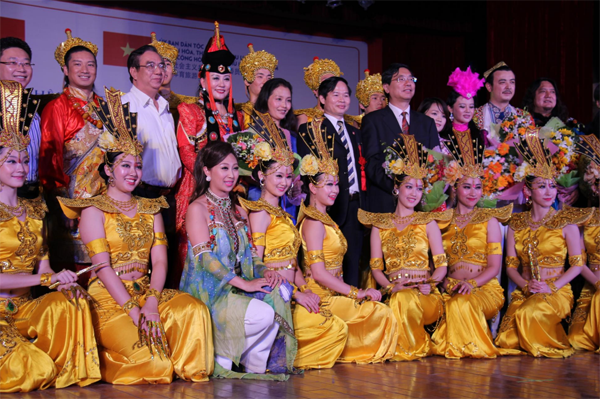 “Colorful China” Performance in Ho Chi Minh Achieved Success