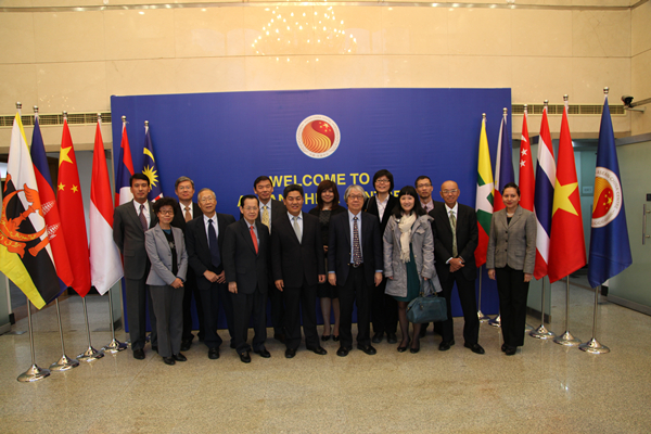 The Singaporean Delegation Attending the 8th China-Singapore Forum Visited ACC