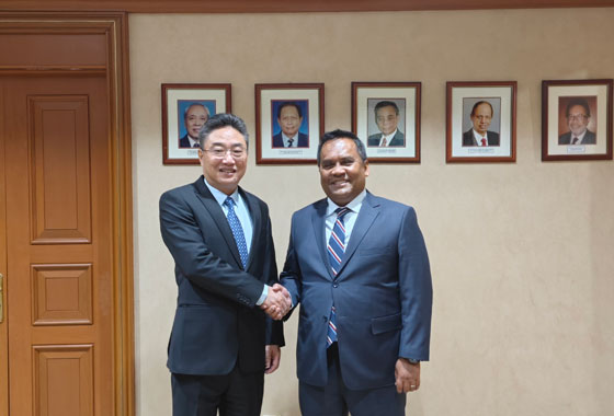 Secretary General Shi Zhongjun Meets New Ambassador of Malaysia to China